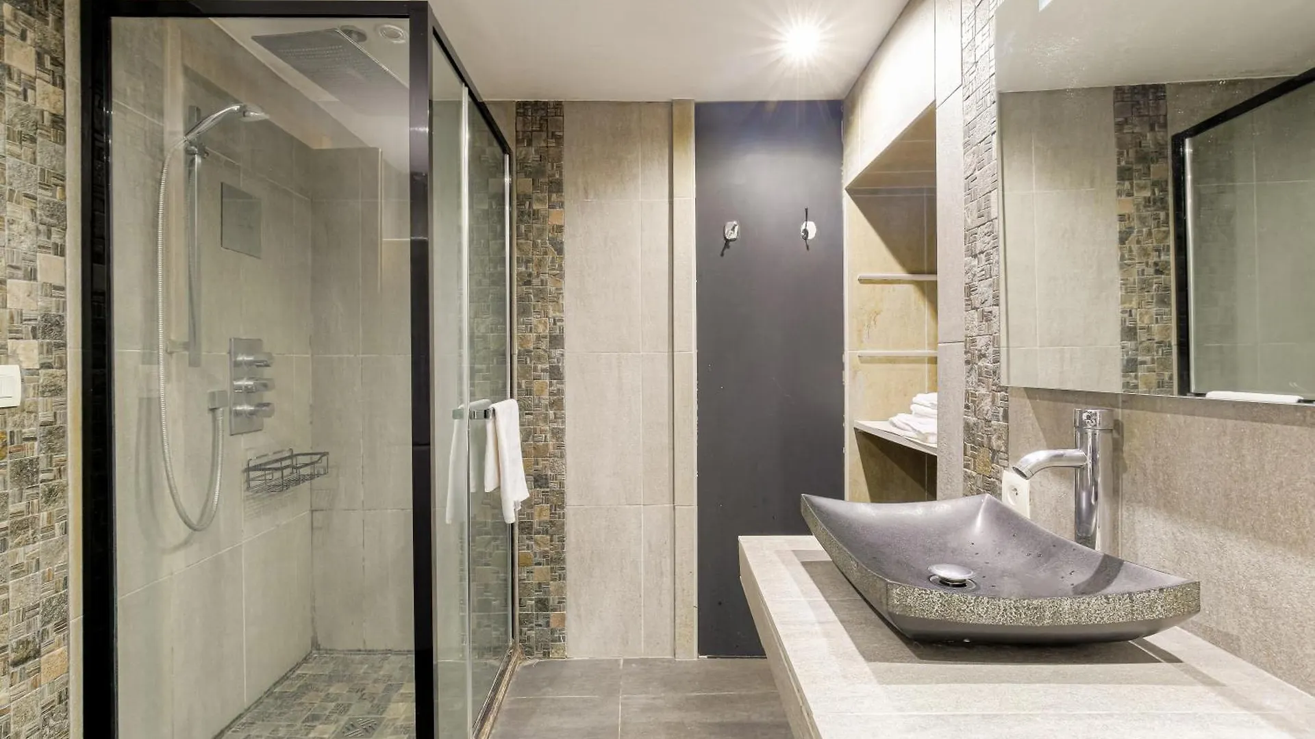 Triplex Climatisation Et Parking Proche Centre Ville Lyon Caluire-et-Cuire 0*,  Francja